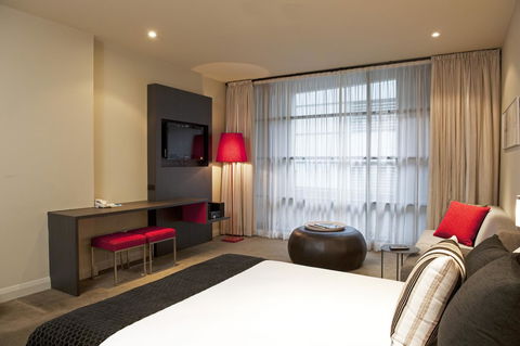 Mantra Hindmarsh Square - Accommodation Burleigh 1