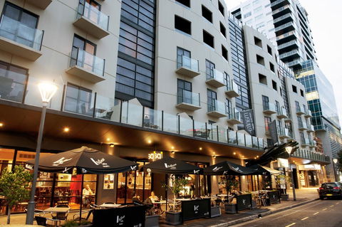 Mantra Hindmarsh Square - Accommodation Burleigh 3
