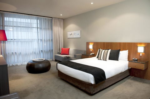 Mantra Hindmarsh Square - Accommodation Burleigh 19