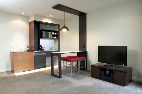 Mantra Hindmarsh Square - Accommodation Burleigh 15