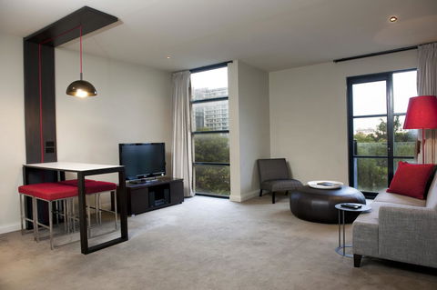 Mantra Hindmarsh Square - Accommodation Burleigh 23