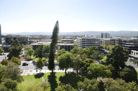 Mantra Hindmarsh Square - Accommodation Burleigh 21