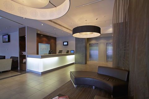 Mantra Hindmarsh Square - Accommodation Burleigh 7