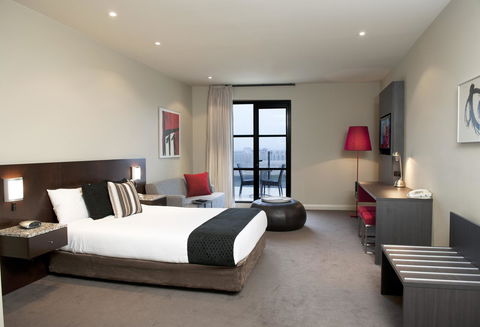 Mantra Hindmarsh Square - Accommodation Burleigh 11