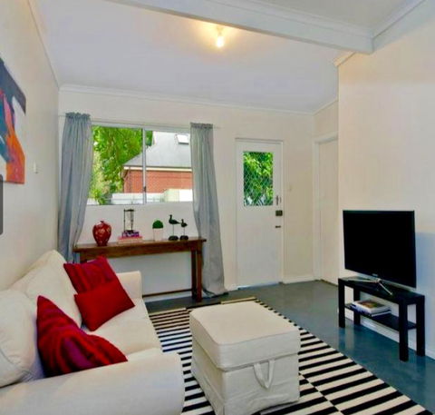A Rose By The Park - Accommodation Burleigh 1