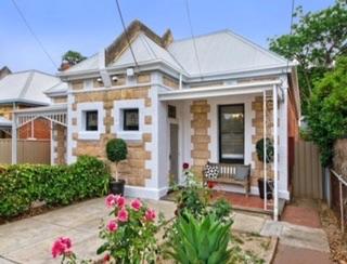 A Rose By The Park - Accommodation Burleigh 0