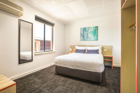 Nightcap At Rose & Crown Hotel - Accommodation Burleigh 1