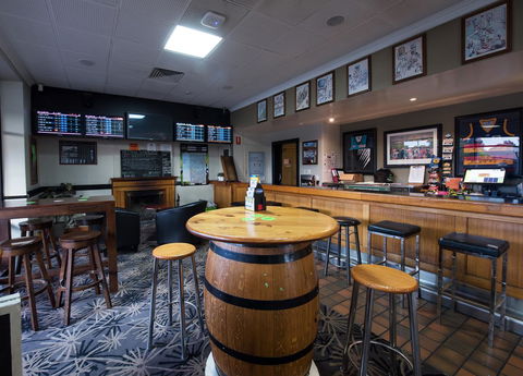 Nightcap At Rose & Crown Hotel - Accommodation Burleigh 7