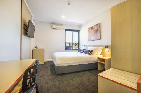 Nightcap At Rose & Crown Hotel - Accommodation Burleigh 0