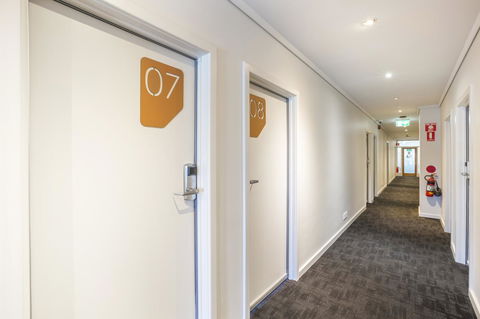 Nightcap At Rose & Crown Hotel - Accommodation Burleigh 24
