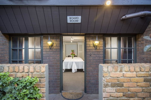 Adelaide Inn - Accommodation Burleigh 12