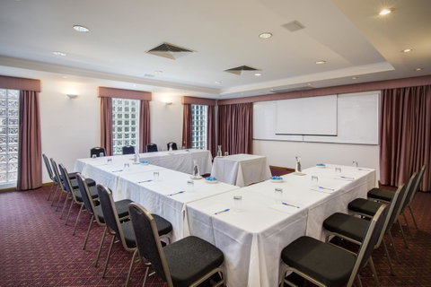 Adelaide Inn - Accommodation Burleigh 41