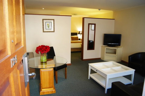 Adelaide Inn - Accommodation Burleigh 9