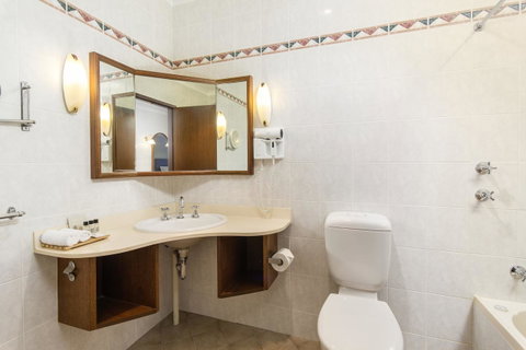 Adelaide Inn - Accommodation Burleigh 22