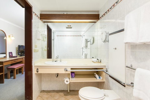 Adelaide Inn - Accommodation Burleigh 24