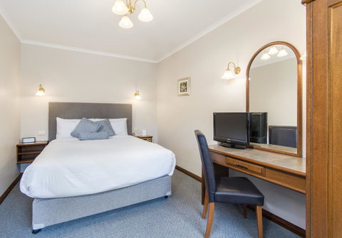Adelaide Inn - Accommodation Burleigh 4