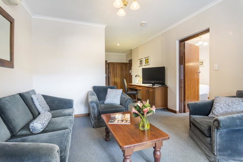 Adelaide Inn - Accommodation Burleigh 15