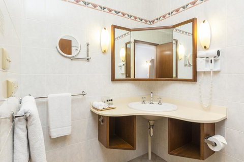 Adelaide Inn - Accommodation Burleigh 11