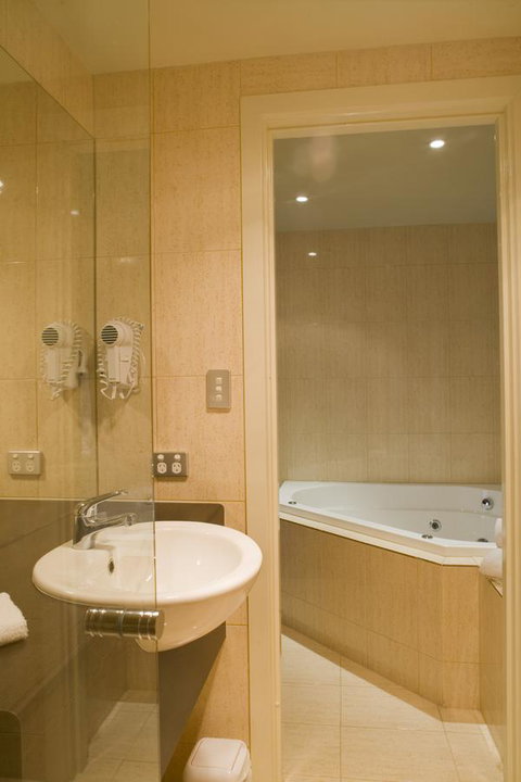 Adelaide Rockford - Accommodation Burleigh 19