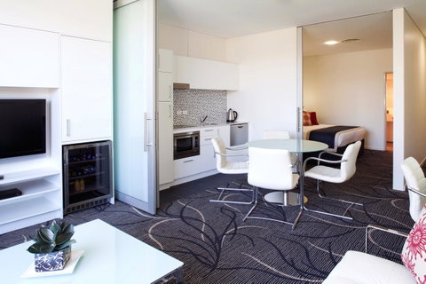 Adelaide Rockford - Accommodation Burleigh 23