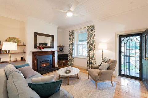 The Other House - Accommodation Burleigh 7