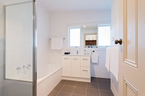 The Other House - Accommodation Burleigh 19