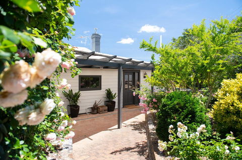 The Other House - Accommodation Burleigh 5
