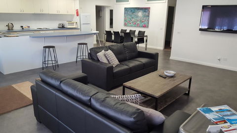 Aart Apartments - Accommodation Burleigh 7