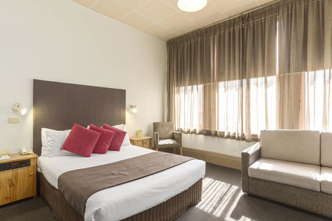 Adelaide Paringa - Accommodation Burleigh 2