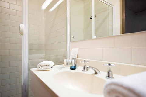 Adelaide Paringa - Accommodation Burleigh 14