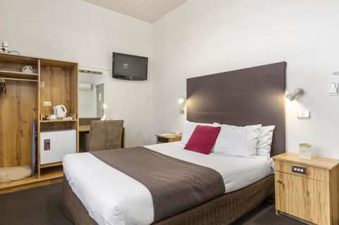 Adelaide Paringa - Accommodation Burleigh 4