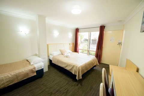 Jacksons Motor Inn - Accommodation Burleigh 26