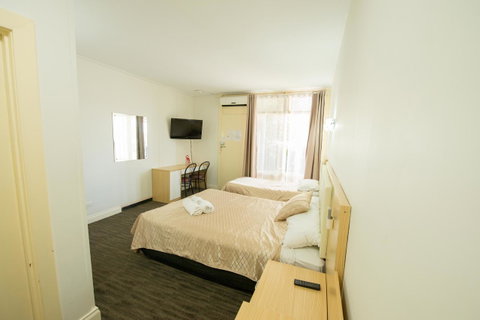 Jacksons Motor Inn - Accommodation Burleigh 17