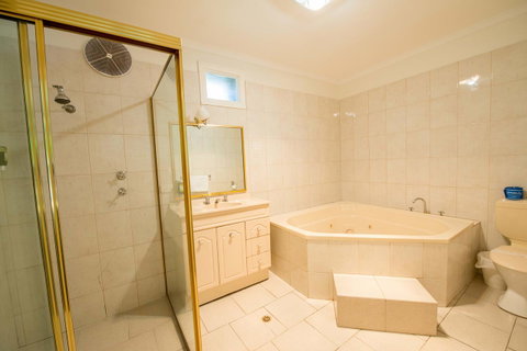 Jacksons Motor Inn - Accommodation Burleigh 7