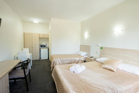 Jacksons Motor Inn - Accommodation Burleigh 14