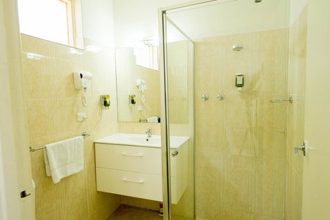 Jacksons Motor Inn - Accommodation Burleigh 22
