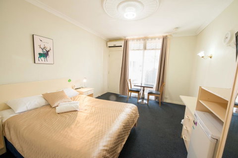 Jacksons Motor Inn - Accommodation Burleigh 5
