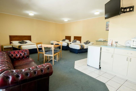Jacksons Motor Inn - Accommodation Burleigh 25