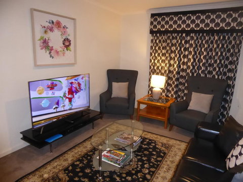 Adelaide City Apartment - 3br, 2bath & Carpark - Accommodation Burleigh 2