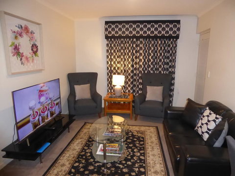 Adelaide City Apartment - 3br, 2bath & Carpark - Accommodation Burleigh 1