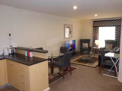 Adelaide City Apartment - 3br, 2bath & Carpark - Accommodation Burleigh 6