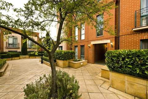 Majestic Old Lion Apartments - Accommodation Burleigh 18