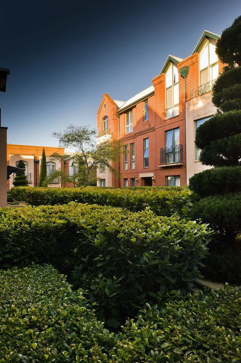 Majestic Old Lion Apartments - Accommodation Burleigh 17