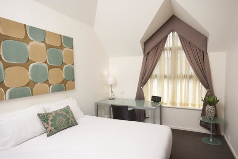 Majestic Old Lion Apartments - Accommodation Burleigh 3