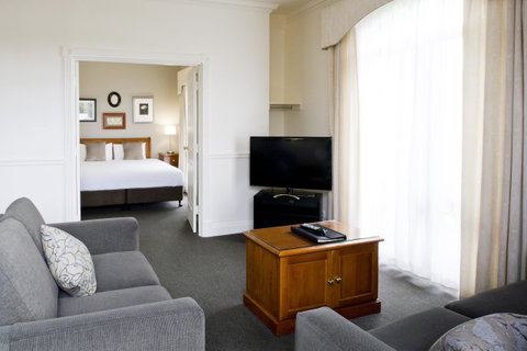 Majestic Old Lion Apartments - Accommodation Burleigh 9