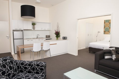 Majestic Old Lion Apartments - Accommodation Burleigh 2