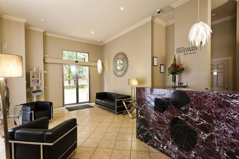 Majestic Old Lion Apartments - Accommodation Burleigh 14