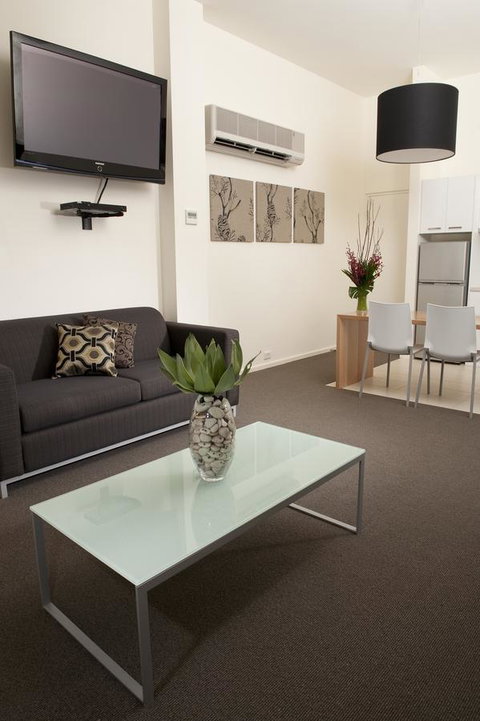 Majestic Old Lion Apartments - Accommodation Burleigh 1