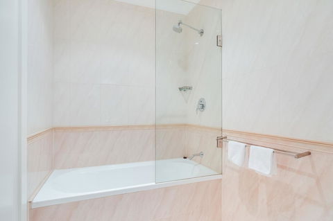 York Apartments On Grenfell - Accommodation Burleigh 14