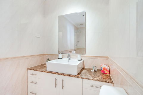 York Apartments On Grenfell - Accommodation Burleigh 13